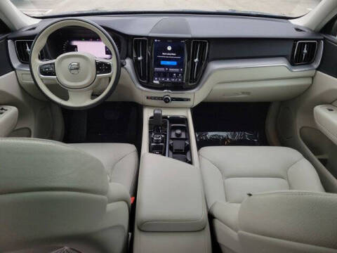 2024 Volvo XC60 B5 Core Dark Theme