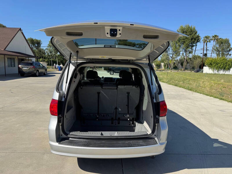 2012 Volkswagen Routan SE