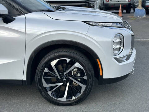 2023 Mitsubishi Outlander SE