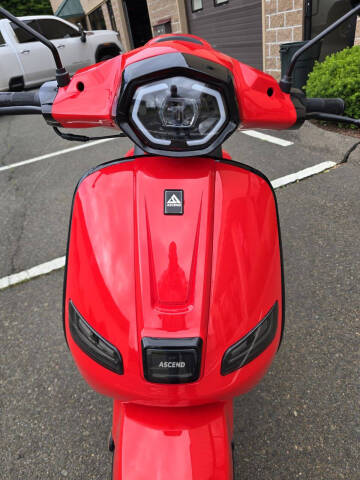 2025 Ice Bear Classic 150cc Scooter