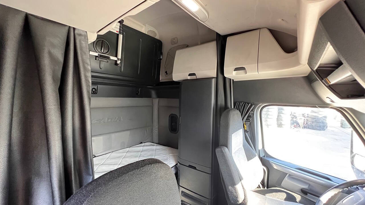 2019 Freightliner Cascadia for sale at KING TRUCK TRAILER SALES in Bakersfield, CA