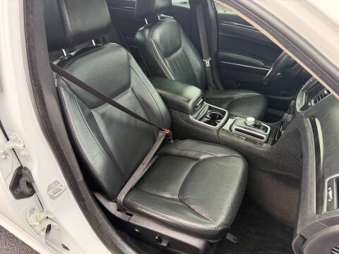 2016 Chrysler 300 Limited