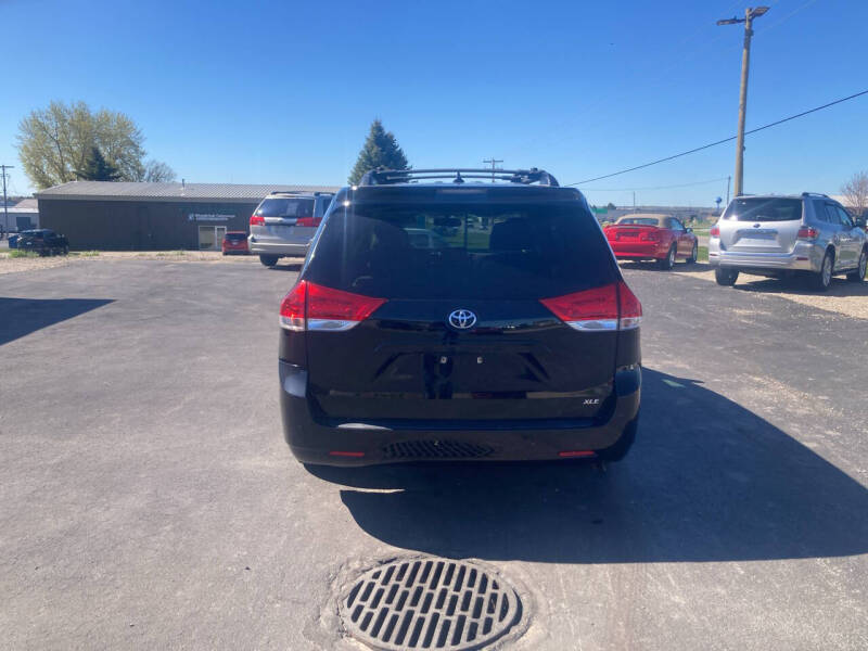 2012 Toyota Sienna XLE 7-Passenger Auto Access Seat