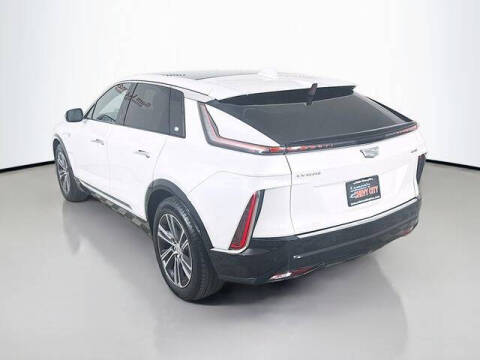 2024 Cadillac LYRIQ Luxury 2