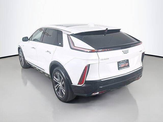 2024 Cadillac LYRIQ Luxury 2