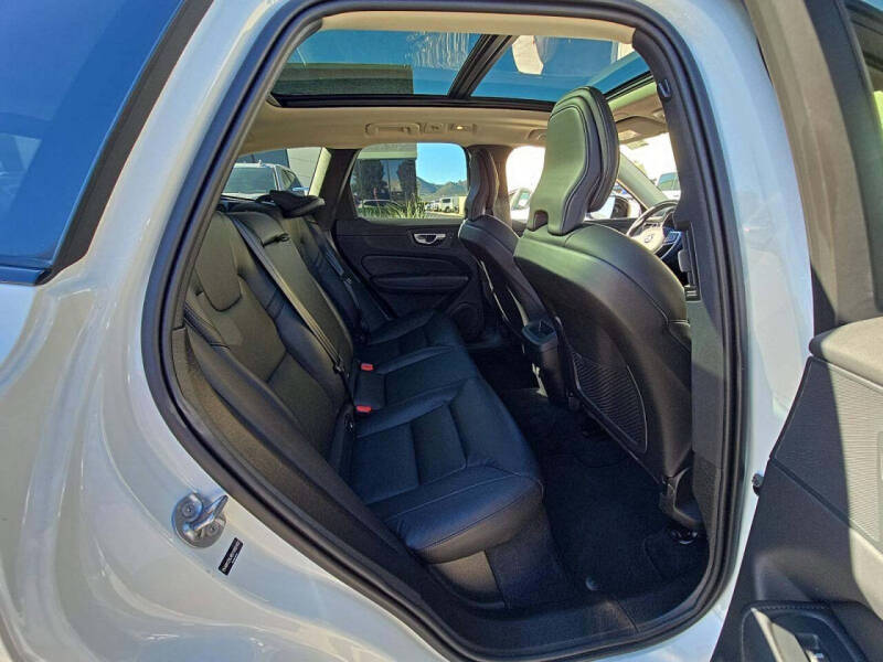2025 Volvo XC60 B5 Core Dark Theme