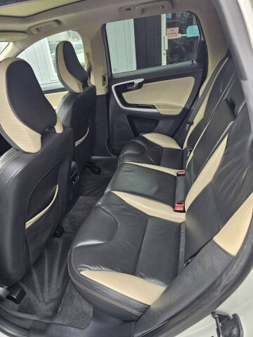 2012 Volvo XC60 T6 R-Design