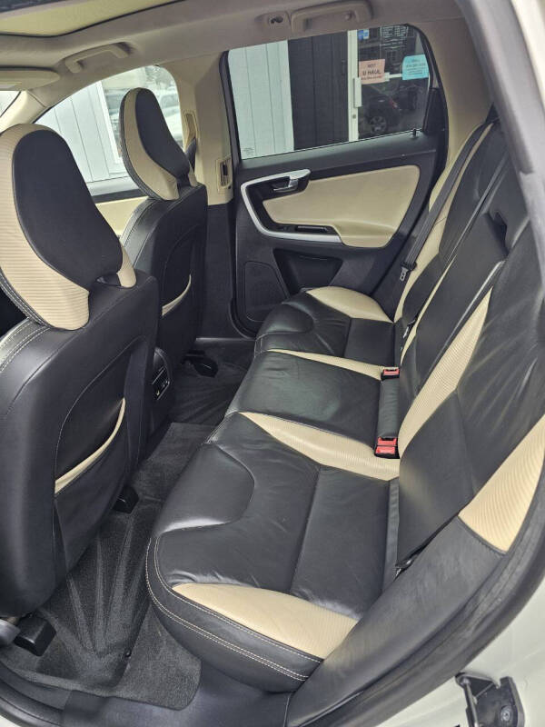 2012 Volvo XC60 T6 R-Design