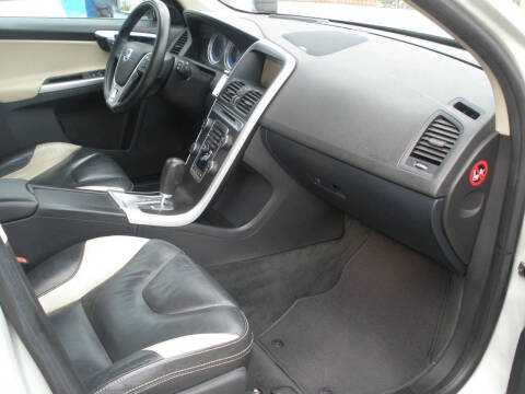 2011 Volvo XC60 T6 R-Design