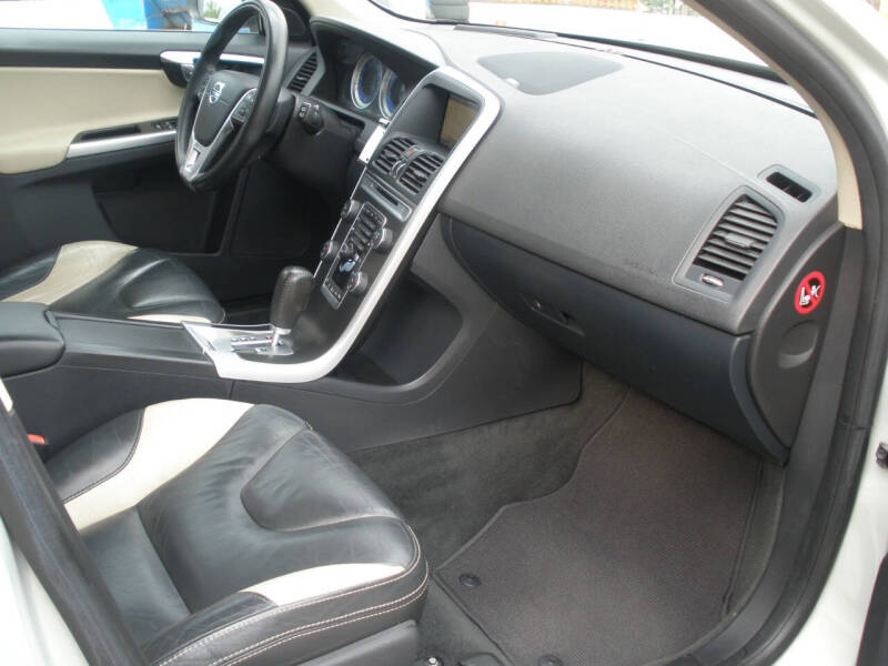 2011 Volvo XC60 T6 R-Design