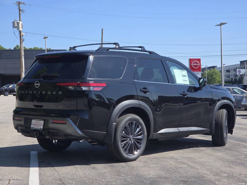 2026 Nissan Pathfinder SL