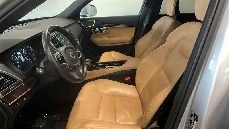 2019 Volvo XC90 T6 Momentum