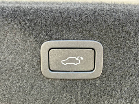 2016 Jaguar XF R-Sport