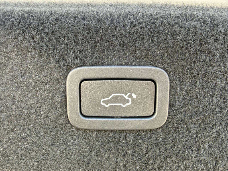 2016 Jaguar XF R-Sport