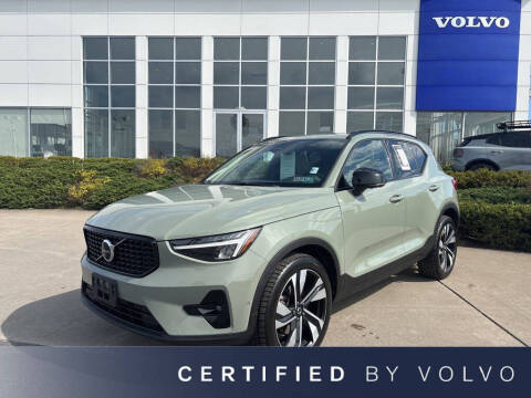 2023 Volvo XC40 B5 Ultimate Dark Theme