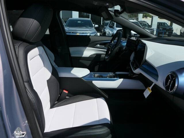 2026 Chevrolet Equinox EV LT 2