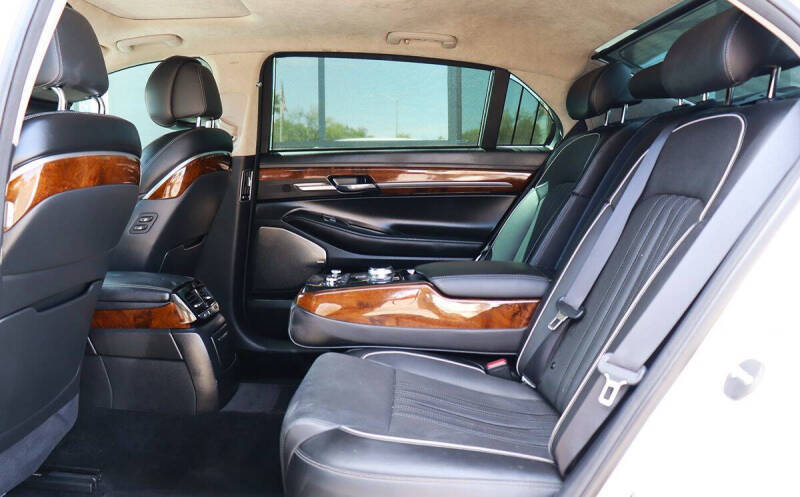 2017 Genesis G90