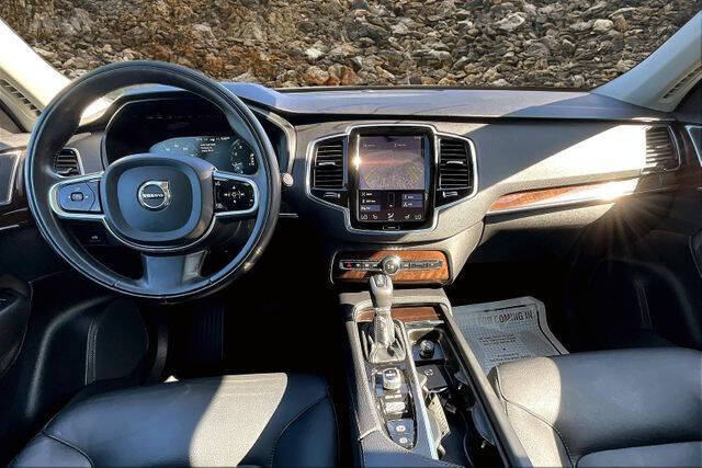 2016 Volvo XC90 T6 Momentum