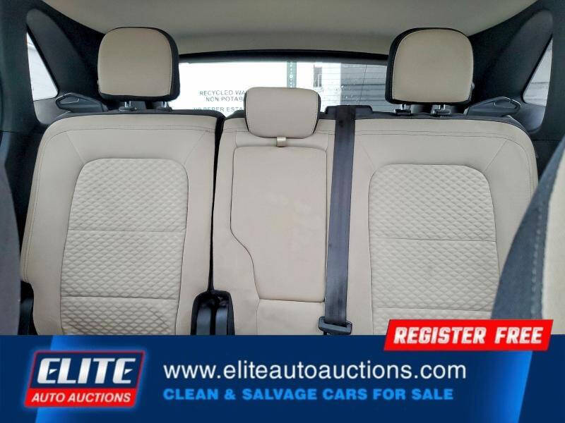 2020 Ford Escape SE