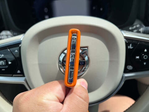 2023 Volvo XC60 B5 Plus Bright Theme