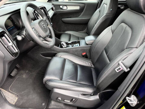 2023 Volvo XC40 B5 Plus Bright Theme