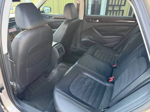 2015 Volkswagen Passat 3.6L V6 SEL Premium