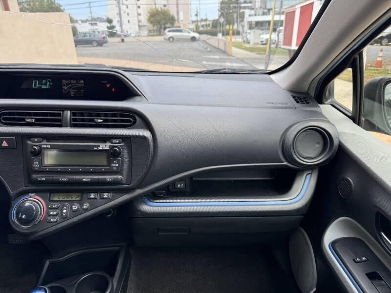 2013 Toyota Prius c One