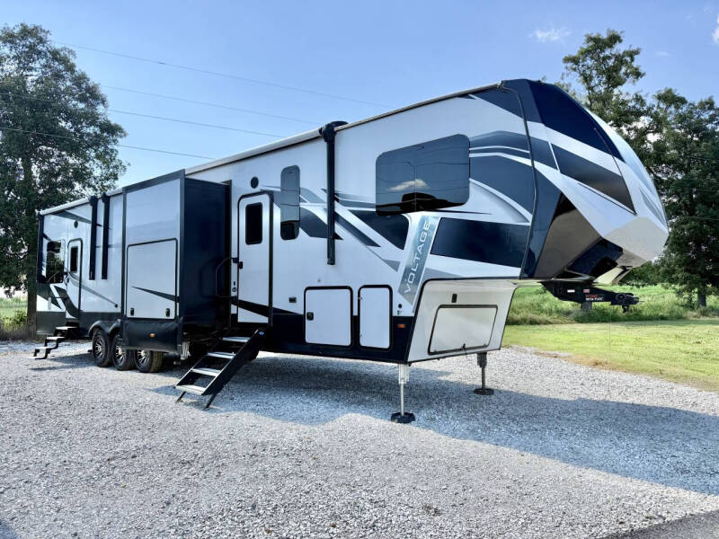 2022 Dutchmen Voltage