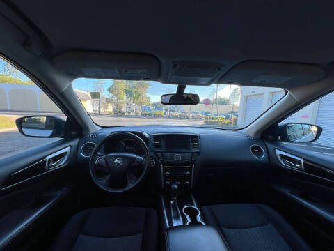 2020 Nissan Pathfinder SV