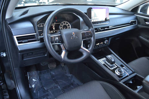 2023 Mitsubishi Outlander ES