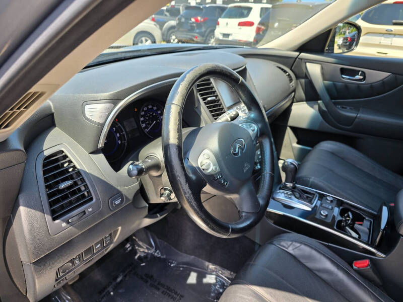 2017 Infiniti QX70