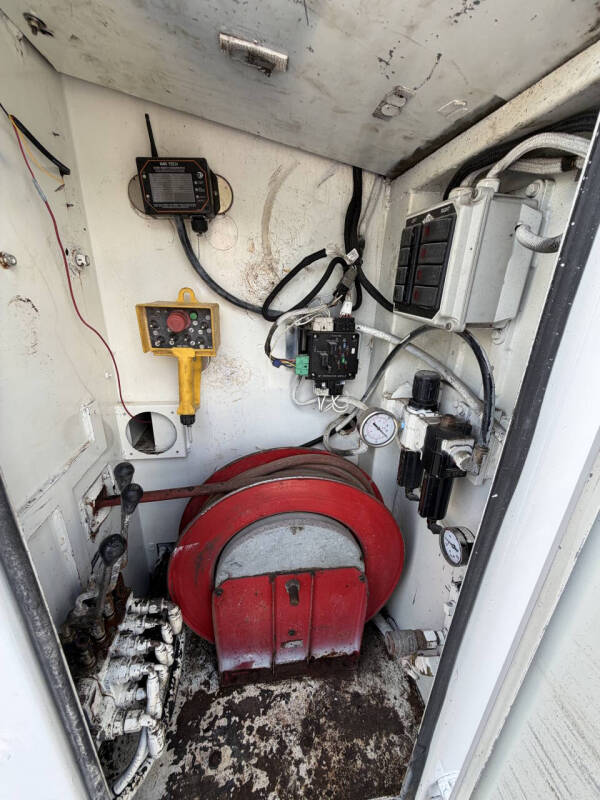 2001 Peterbilt 330