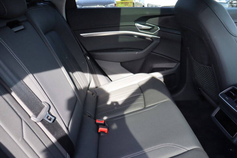 2021 Audi e-tron quattro Premium Plus