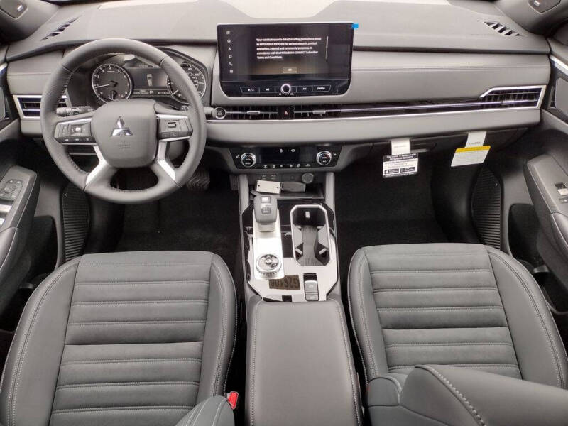 2026 Mitsubishi Outlander LE