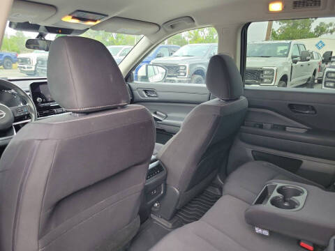 2024 Nissan Pathfinder SV