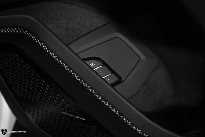 2025 Lamborghini Urus SE