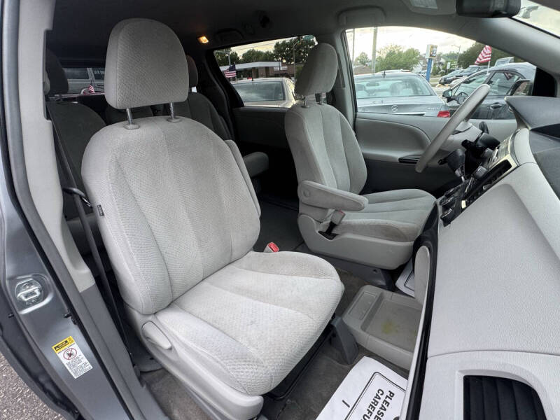 2012 Toyota Sienna LE 8-Passenger