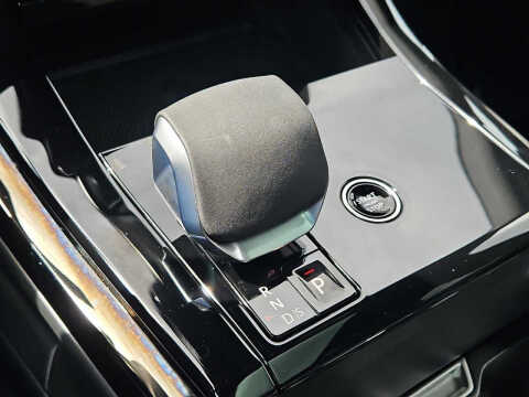 2025 Land Rover Range Rover Sport P460e Dynamic SE