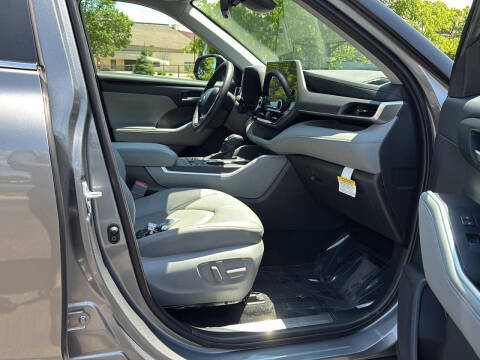 2025 Toyota Highlander XLE