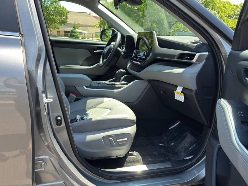 2025 Toyota Highlander XLE