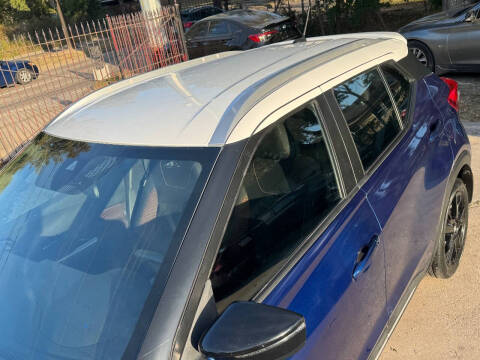 2020 Nissan Kicks SR