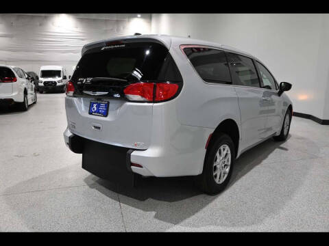 2024 Chrysler Voyager LX