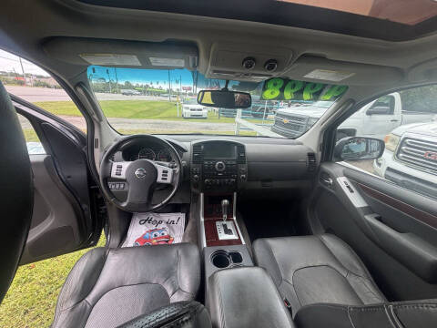 2011 Nissan Pathfinder LE