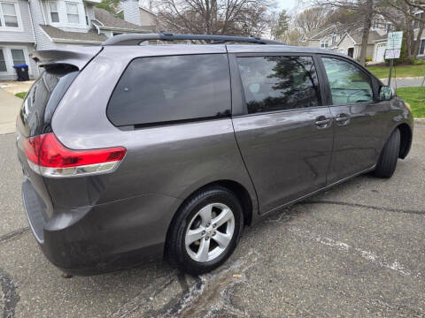 2012 Toyota Sienna LE 8-Passenger