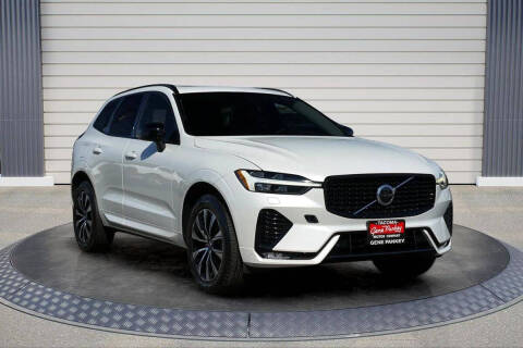 2025 Volvo XC60 B5 Core Dark Theme