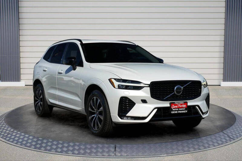 2025 Volvo XC60 B5 Core Dark Theme