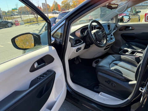 2017 Chrysler Pacifica Touring-L