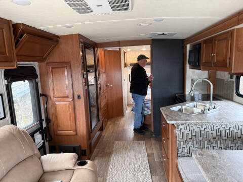 2019 Winnebago Vista 27PE