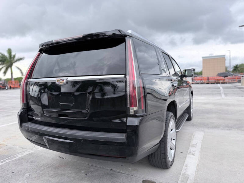 2016 Cadillac Escalade Luxury Collection