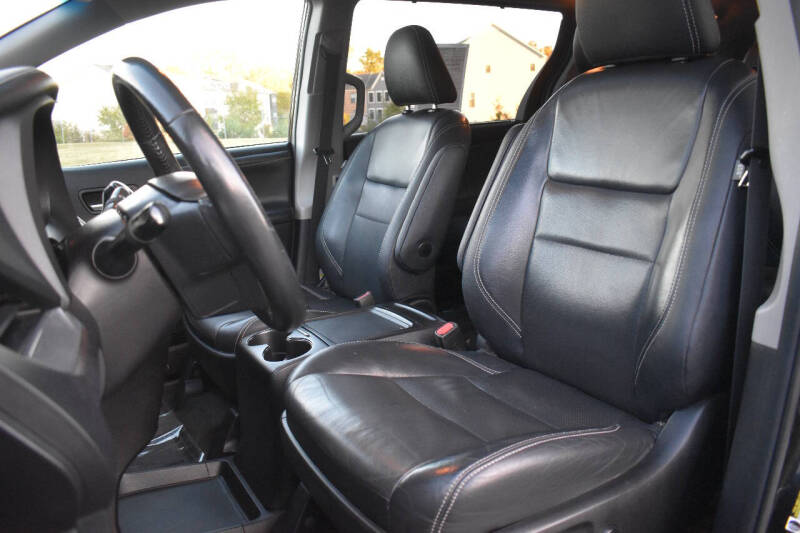 2017 Toyota Sienna SE 8-Passenger